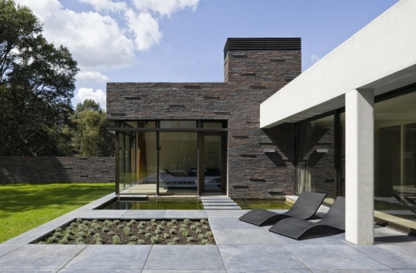 minimalistická architektúra - nádvorie minimalistická architektúra - na nádvorí