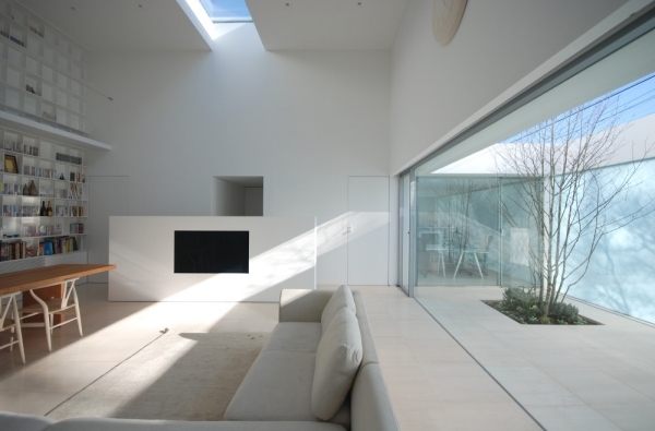 moderná architektúra s jednoduchým dizajnom veľké okno