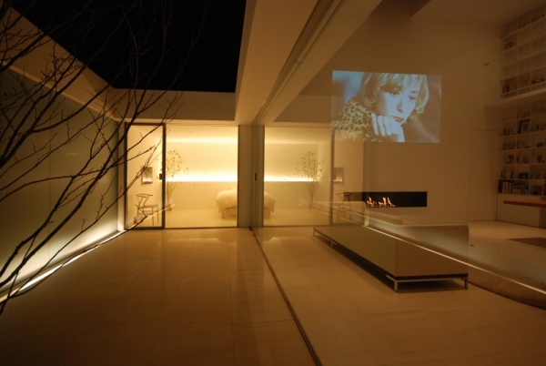 moderná architektúra so spálňou s jednoduchým dizajnom