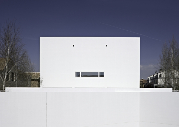 moderný minimalistický vonkajší dizajn Molinerov dom v Španielsku - vpredu