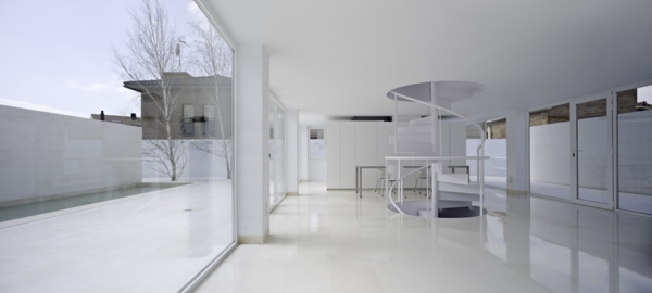 moderný minimalistický dizajn interiéru Alberto Baeza