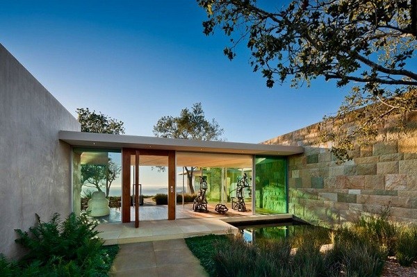 sklenená stena moderného plážového domu sklenená stena moderného plážového domu