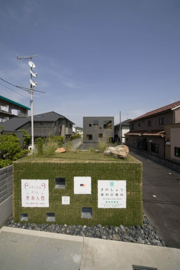 moderná fasáda osadená kancelárskou budovou moderná kancelárska budova-vysadená-fasáda