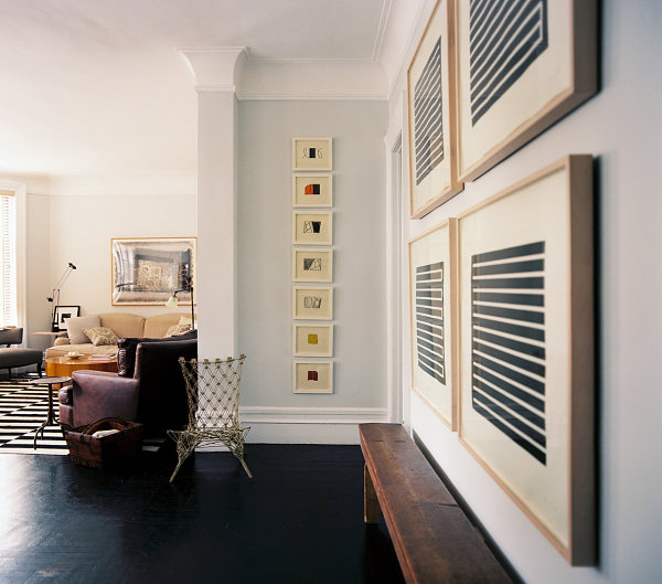 rámy minimalistického výtvarného koridoru-čierno-biele-pruhy-obrázky