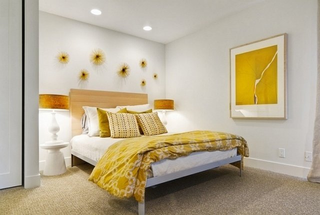 minimalistické-umenie-spálňa-horčica-žlté-dekorácie