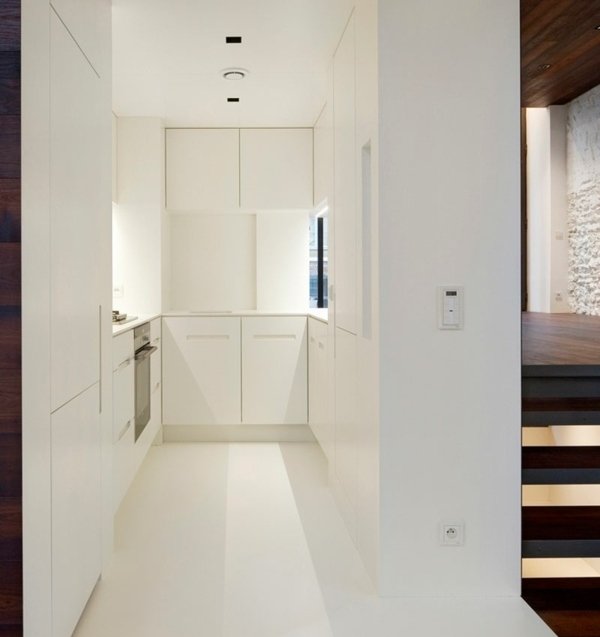 malá biela kuchyňa