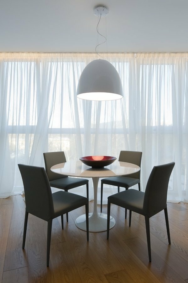 moderná biela jedáleň