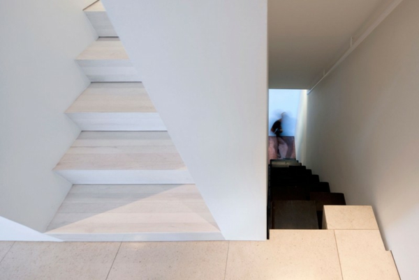 Interiér betónového domu schodisko moderný interiérový dizajn moderný interiérový dizajn výstavba objemový rodinný dom