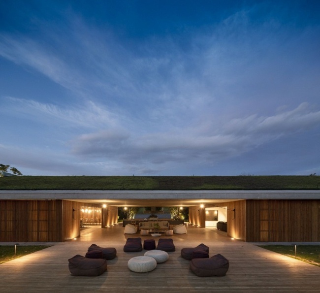 Nápad na dizajn osvetlenia fasády domu Večerný nápad na dizajn fasádneho osvetlenia