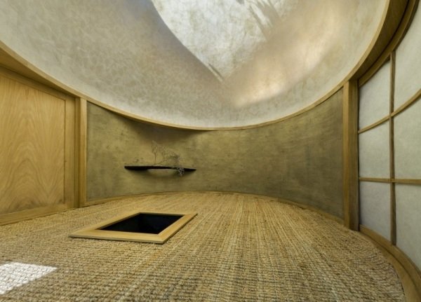 Interiér priesvitnej kupoly čajovne Interiér čajovne priehľadná kupola čajovňa