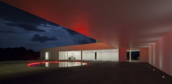 návrh víkendového domu v rybníku v minimalistickom štýle