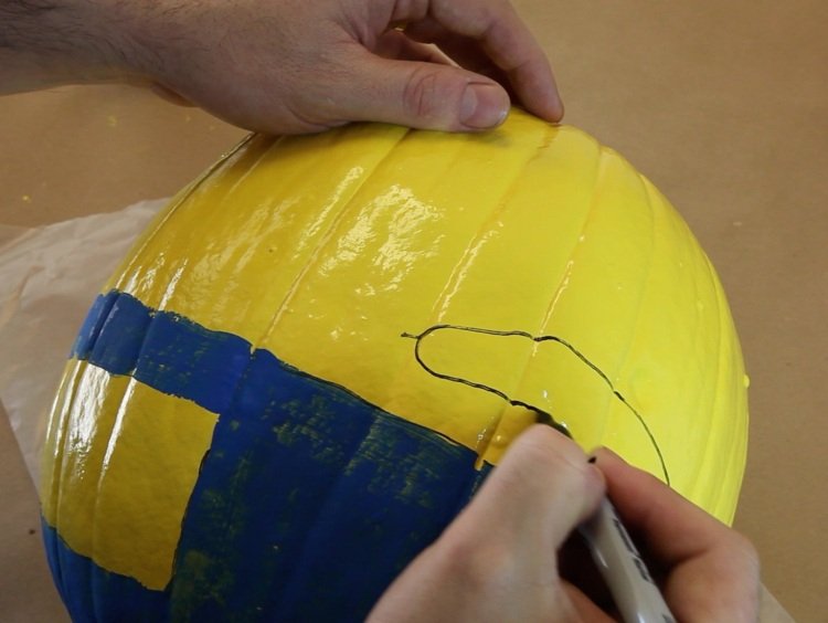 značka na kreslenie tváre miniona z tekvice