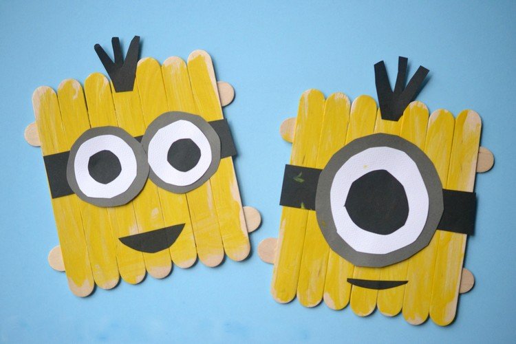 minions-drotár-s-deťmi-zmrzlinové tyčinky