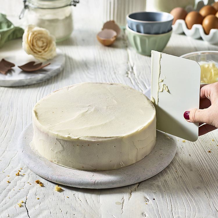 torta so zrkadlovou glazúrou vyhladzuje povrch