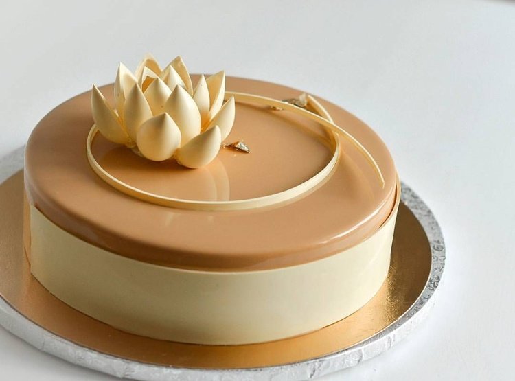 karamelová torta so zrkadlovou glazúrou