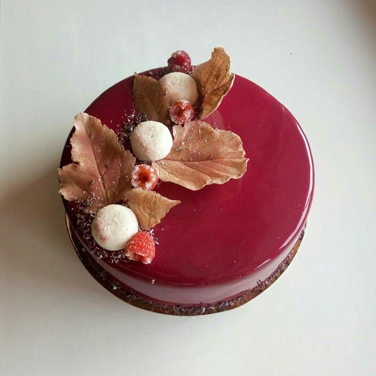 dort so zrkadlovou glazúrou jesenné lístie deco