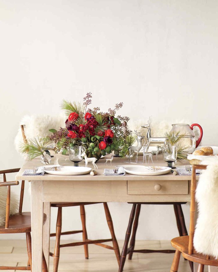 kvety na vianoce kvety vianoce ozdobiť výzdobu stola farby červené jedľové vetvy