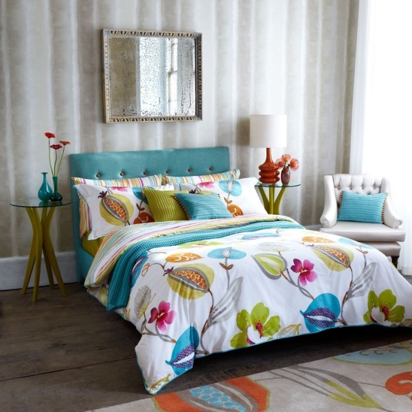 Vybavenie spálne-nápady na bývanie-posteľná bielizeň-farebné vzorované Prikrývka s pestrým nábytkom a vybavením obývačky pokrýva moderný dizajn