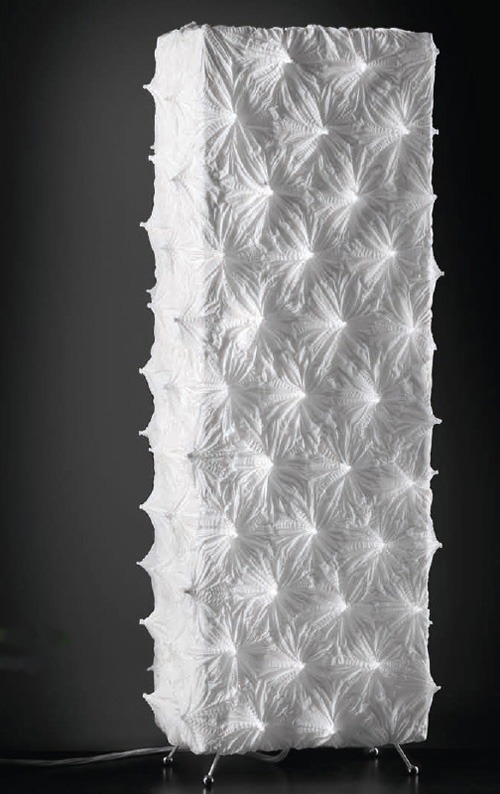 vzor lampy z bielej látky moderný dizajn - ozdobná lampa