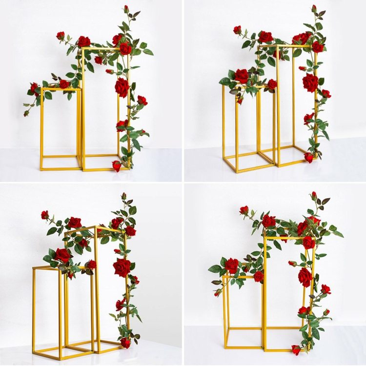 elegantná svadobná dekorácia z kovu a s girlandou z červených ruží