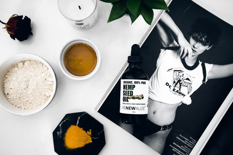 kurkuma maska tvár domáce prírodné ingrediencie pupienky pupienky konopný olej ovsené vločky