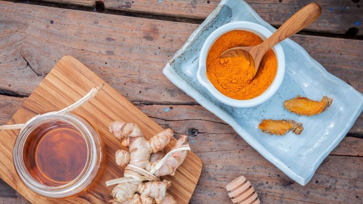 urobte si kurkumu masku sami starostlivosť o pleť vlasy zdravie prospieva produkcii kolagénu proti lupinám