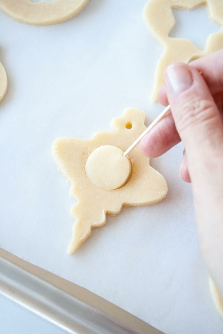 sklenené sušienky na okno vianočné ozdoby tvar vystrihnúť jedlé deko