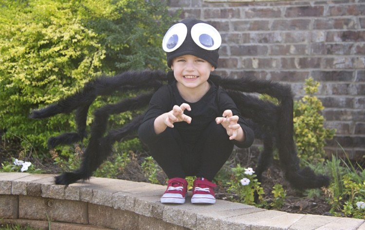 vyrobte si zvieracie kostýmy pre deti halloween pavúk