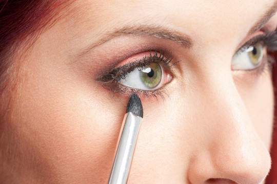 návod na očné linky-ružovo-bronzový-očný tieň