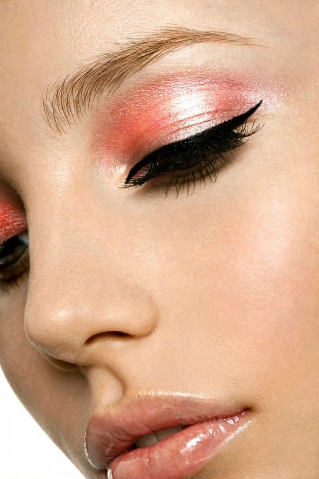 Perfect-Eyeline-Drawing-Instructions-Pink-Orange-Mix-Eyeshadow