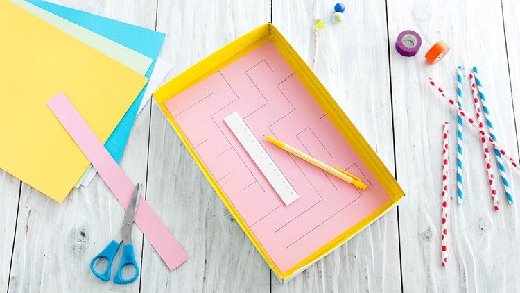 Označte čiary ceruzkou Drotár detí, inštrukcie-lopta-bludisko-značky