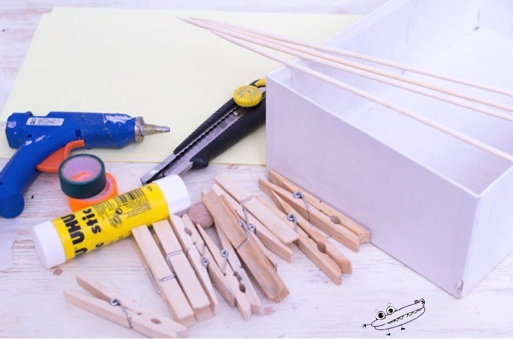 Potrebný materiál na stolný futbal Botník-drotár-deti-nohejbal-návod-drevené klipy