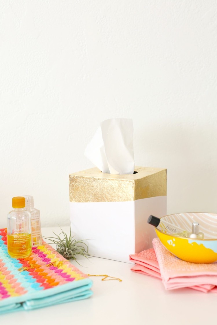 škatuľka na vreckovky zdobí zlatú bielu zlatú fóliu na drobenie