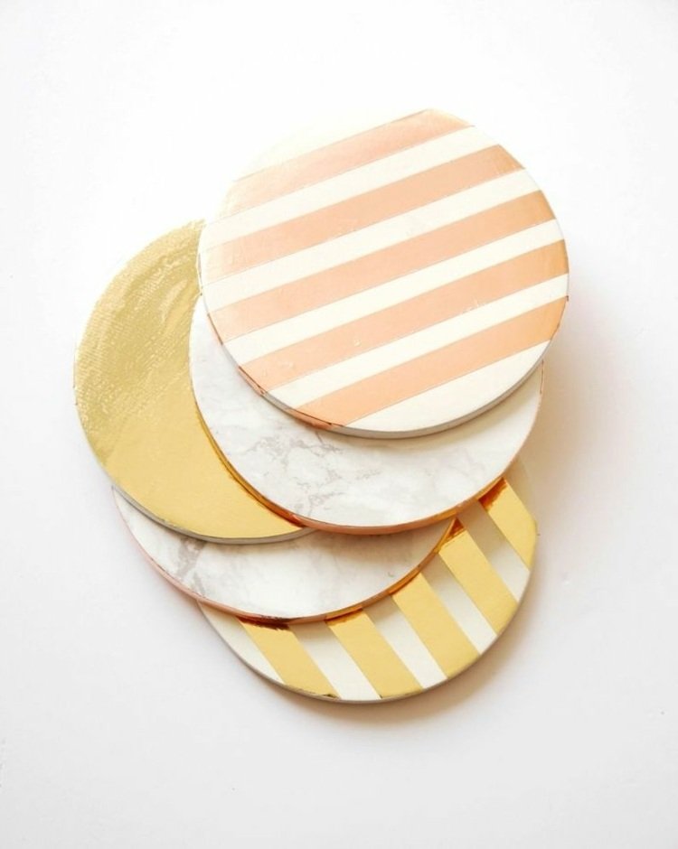 Šálky na tácky zlaté fólie drotár nápady zdobia