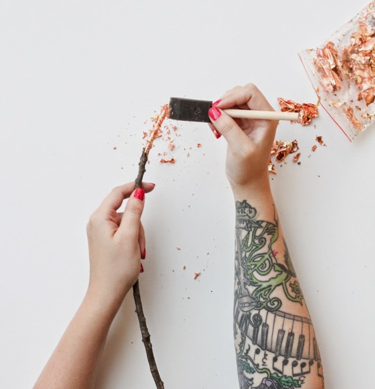 prírodný materiál vetvy dekorácia plochá zlatá fólia drotár