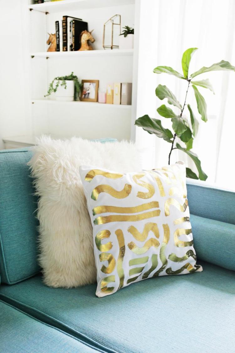 ozdobné vankúše so zlatou fóliou drotársky ozdobný vzor