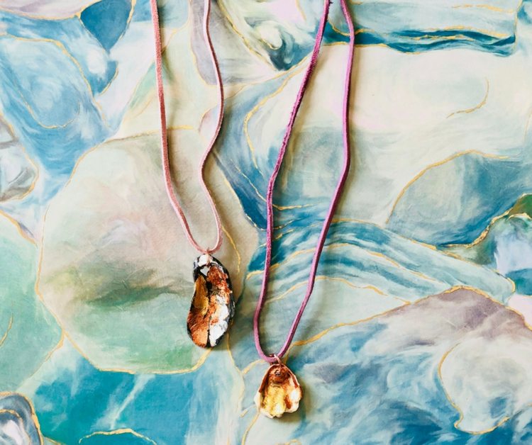 doplnky šperky so zlatou fóliou drotárske mušle náhrdelník