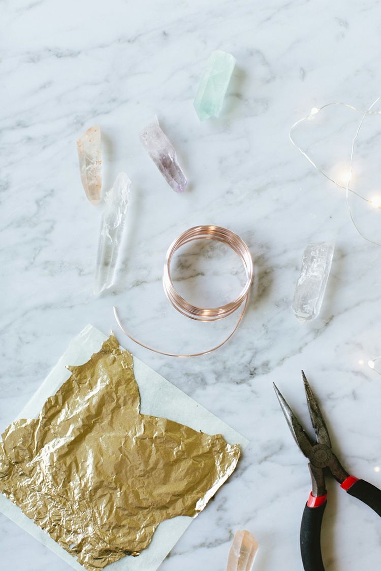 drotár so zlatou fóliou vianočné ozdoby kryštály diy remeselný drôt