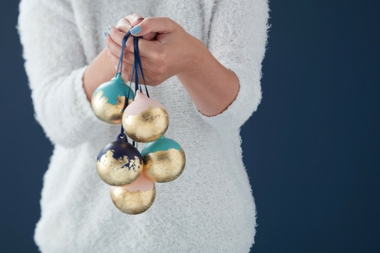 drotár so zlatou fóliou si vyrobte vianočnú ozdobu z jedle sami