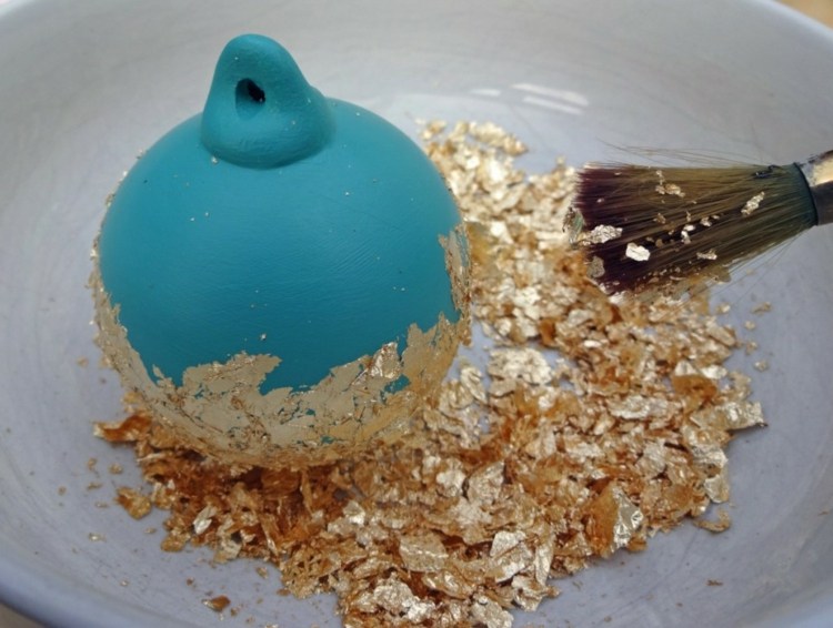 Guľôčky na vianočný stromček, zlatá fóliarka, urobte si dekoráciu sami