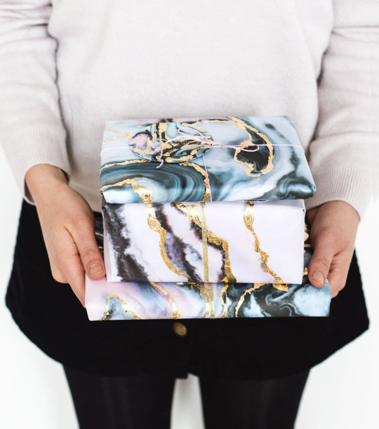 Vianočné darčeky drotár zlaté žily so zlatou fóliou Vianoce