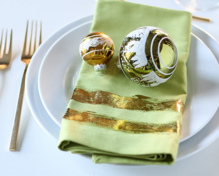 sviatočný drotár so zlatou fóliou Vianoce