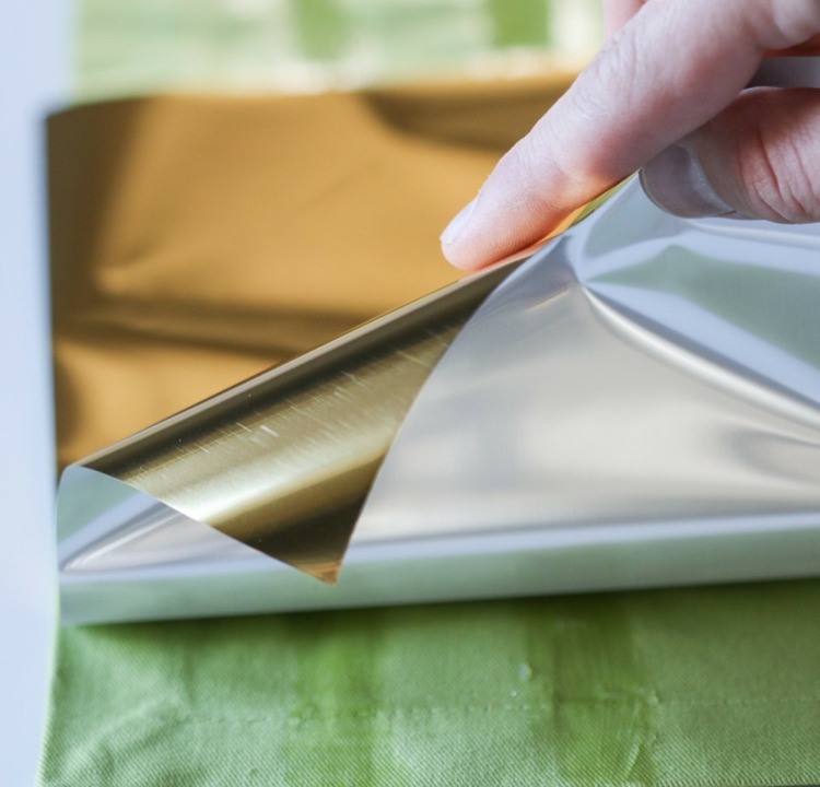 návod drotár so zlatou fóliou ozdobte vianočné obrúsky