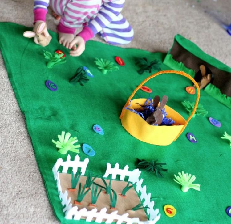 Vyrobte si tematickú hraciu podložku sami tinker-jar-veľkonočné-deti-nápady-tkanina-detská podložka na hranie vo svete