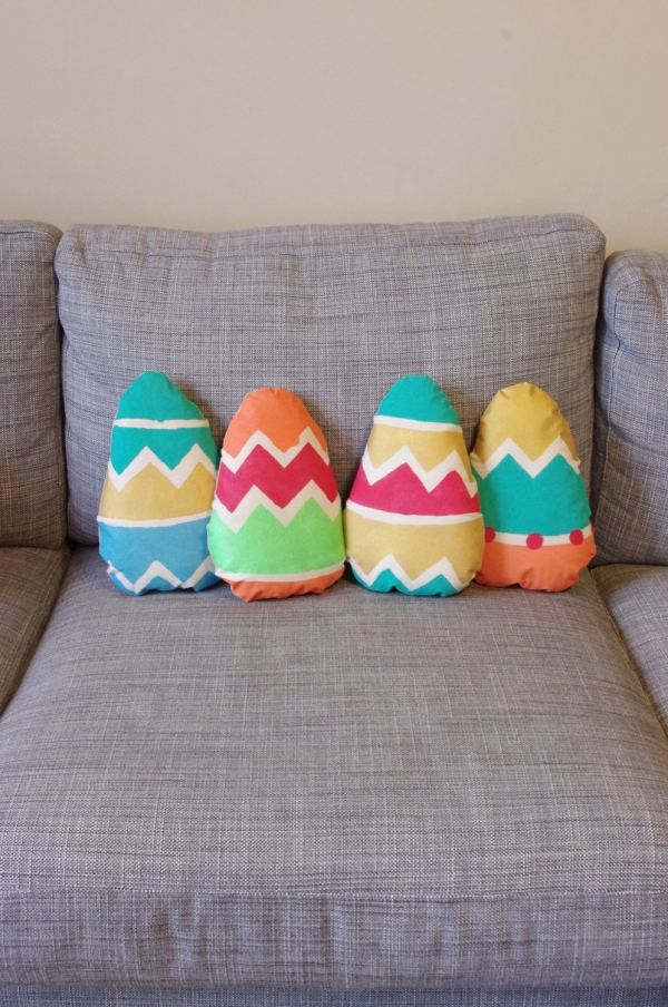 Ozdobte si byt, ručné práce na jar až po veľkonočné vankúše v tvare vajíčka Veľkonočné vajíčko zdobenie pohovky ručné práce na jar hodiť vankúše na Veľkú noc