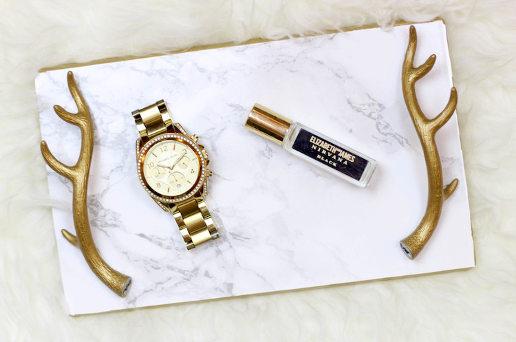 Lepiacou fóliou dosiahnete mramorový efekt na všetkých hladkých povrchoch lepiaca fólia-nábytok-korenie-diy-podnos-mramor-obývacia-príslušenstvo