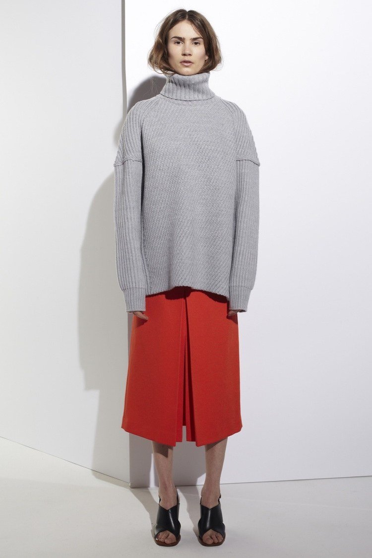 rolák-ženy-jesenné-outfity-oversize-sivá-sukňa