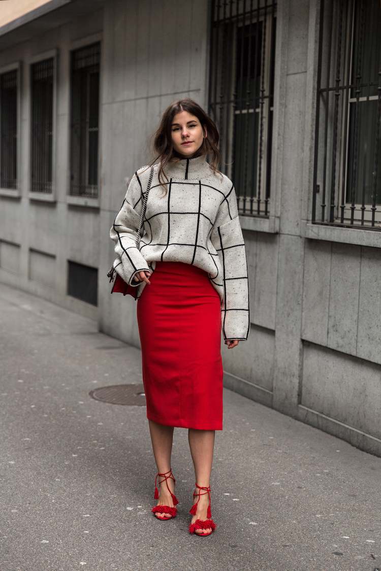 rolák-ženy-jesenné-outfity-geometrishc-vzor-červená-sukňa