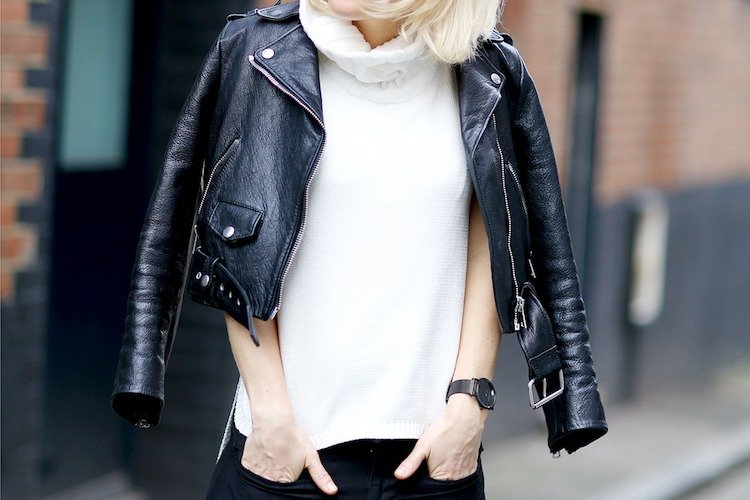 Rolák sveter pre ženy-jesenné-outfity-biela-kožená-bunda-skalnatá