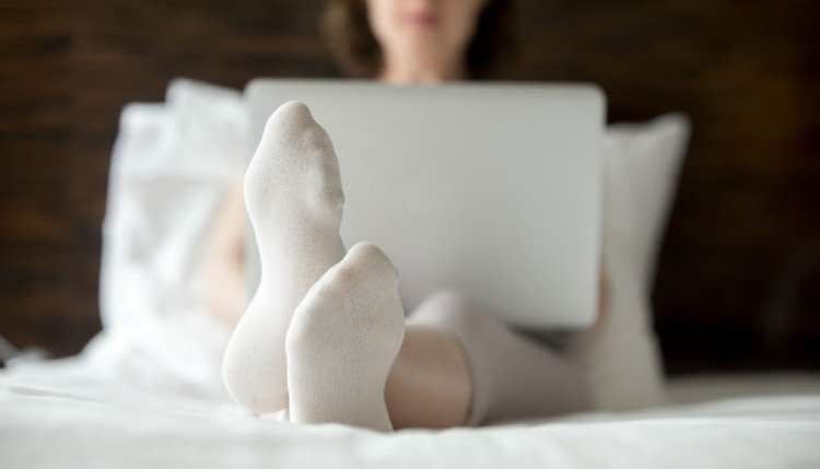 Je zlé spať s ponožkami?